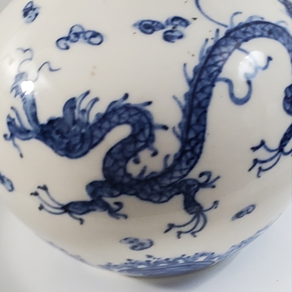 Collectable Dragon Bud Vase - Picture 1 of 5